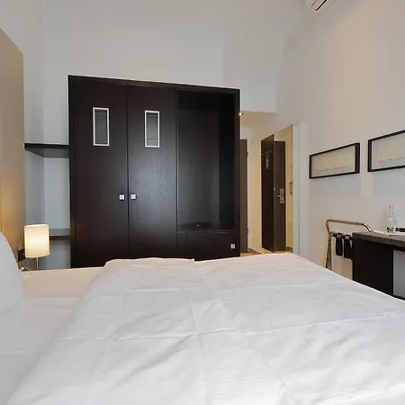 Hotel Devin Art 4*
