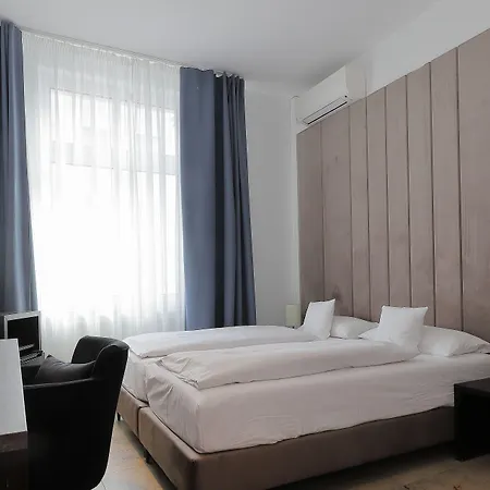 Hotel Devin Art 4*