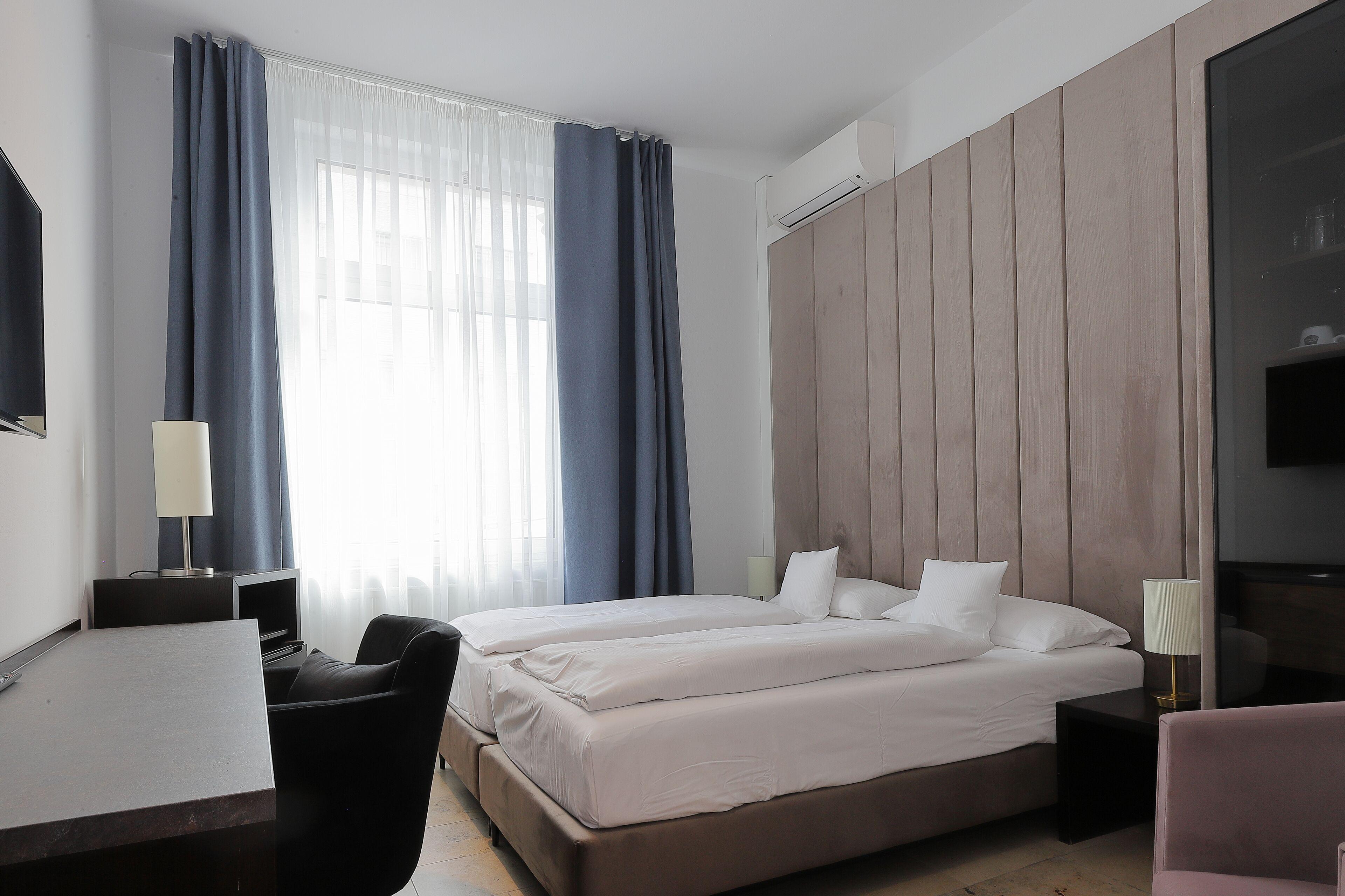 Hotel Devin Art 4*
